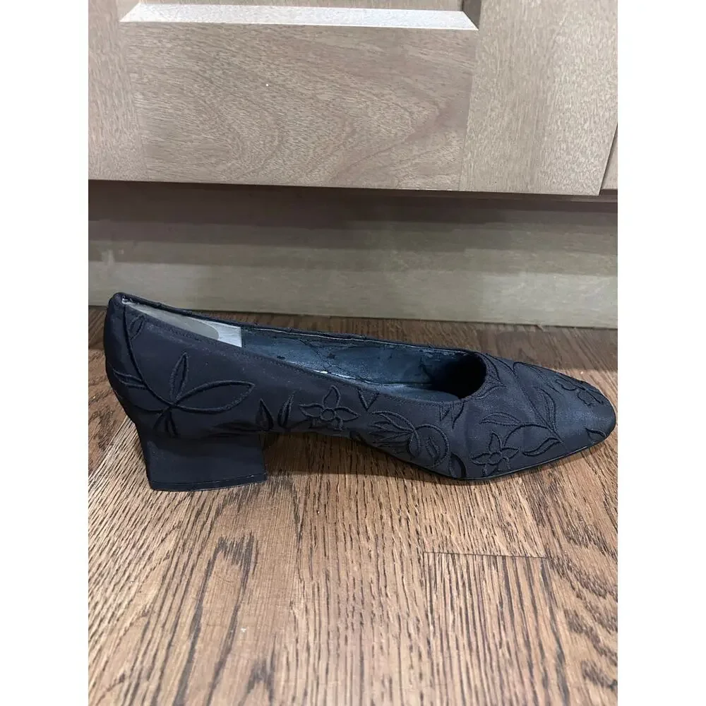 Vtg Lord & Taylor Exclusively for You Embroidered Black Floral Block Heels 9